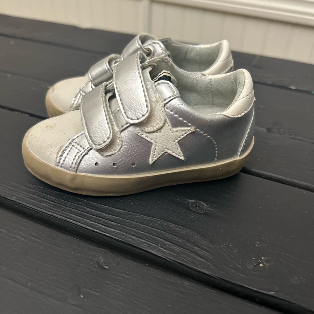 ShuShop Kids Metallic Silver Star Sneakers